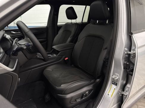 New 2025 Jeep Grand Cherokee L Altitude image 4