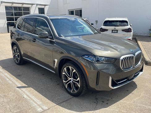 Used 2025 BMW X5 xDrive50e AWD/4WD image 4
