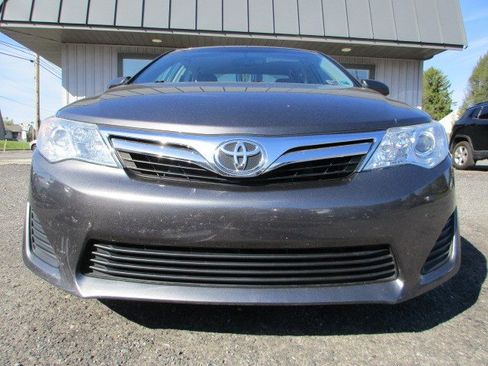 Used 2013 Toyota Camry LE FWD image 3