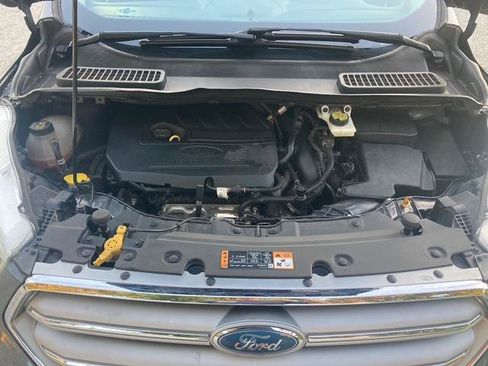 Used 2017 Ford Escape SE AWD/4WD image 38