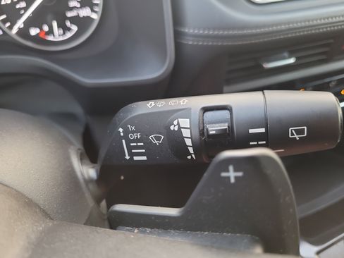 Used 2023 Nissan Rogue S image 29