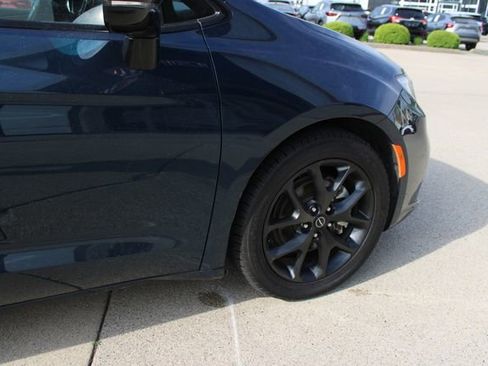 Used 2025 Chrysler Pacifica Limited FWD image 40