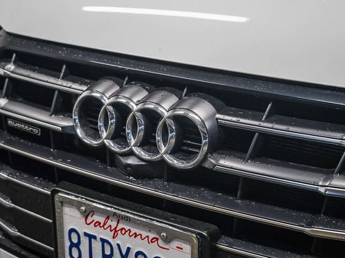 Used 2020 Audi Q5 e Prestige w/ Prestige Package image 8