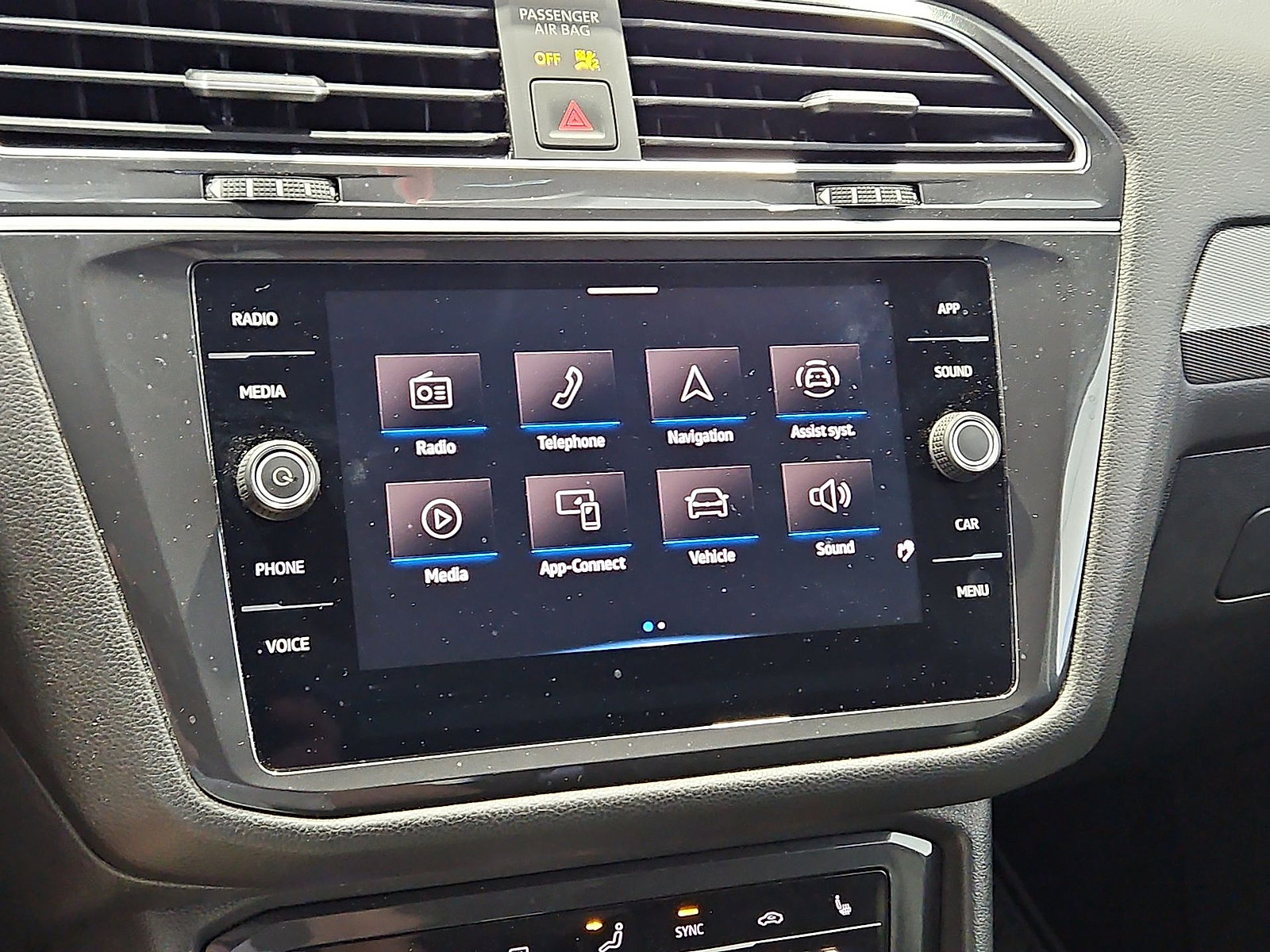 Certified 2024 Volkswagen Tiguan SE FWD image 19