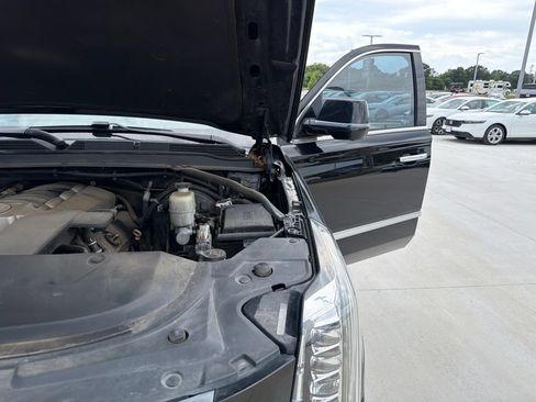 Used 2020 Cadillac Escalade ESV Platinum RWD image 16