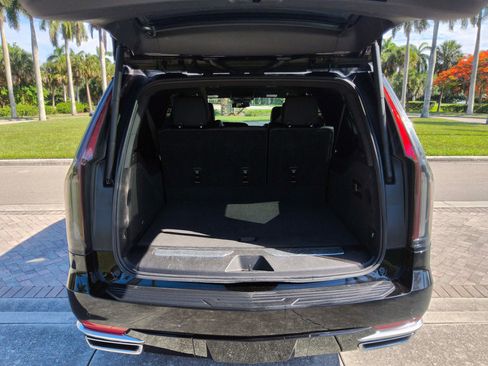 Used 2022 Cadillac Escalade ESV Luxury RWD image 15