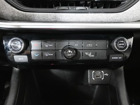 Used 2024 Jeep Compass Latitude AWD/4WD image 29