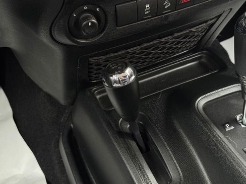 Used 2018 Jeep Wrangler Unlimited Sahara image 35