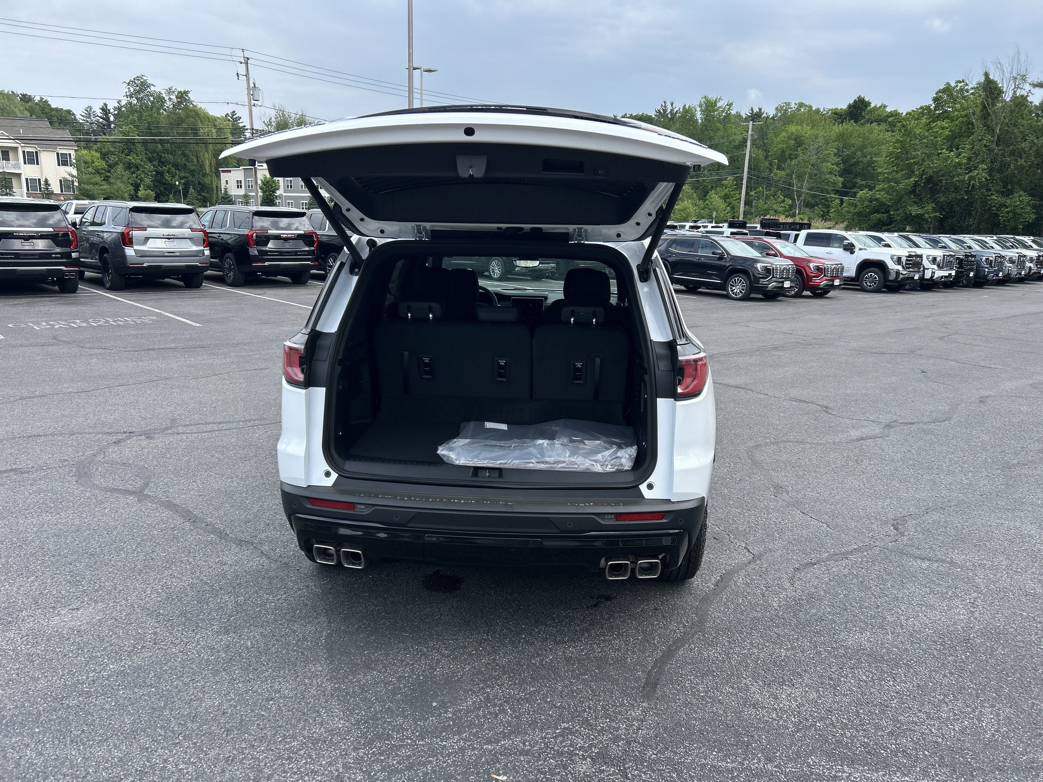 New 2026 GMC Acadia AT4 w/ Luxury Package AWD/4WD image 11