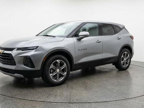 Used 2025 Chevrolet Blazer LT FWD image 3