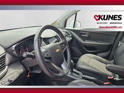 Used 2022 Chevrolet Trax LT w/ LT Convenience Package AWD/4WD image 14
