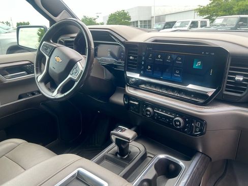 Used 2022 Chevrolet Silverado 1500 LTZ AWD/4WD image 29