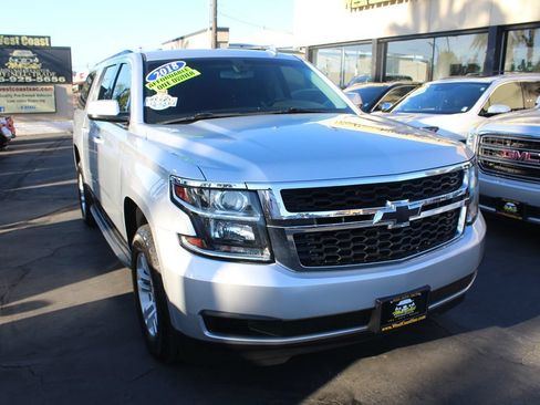 Used 2018 Chevrolet Suburban LS RWD image 8