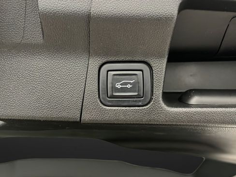 Used 2022 GMC Acadia AT4 w/ Technology Package AWD/4WD image 31