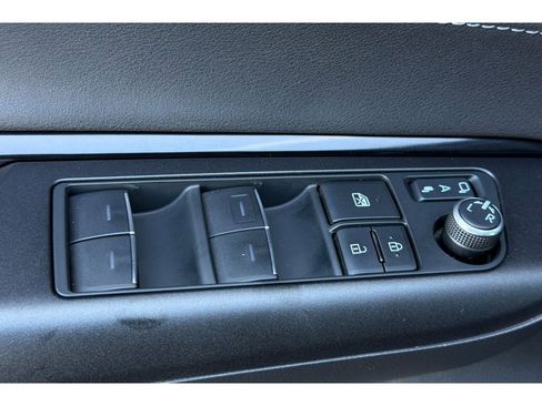 Used 2021 Toyota Venza LE AWD/4WD image 12