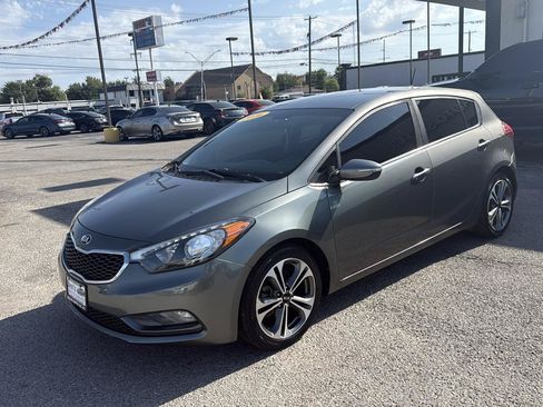 Used 2016 Kia Forte EX FWD image 2