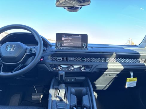 Certified 2025 Honda Accord SE image 30