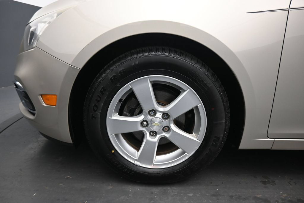 Used 2016 Chevrolet Cruze LT w/ Enhanced Safety Package FWD image 46