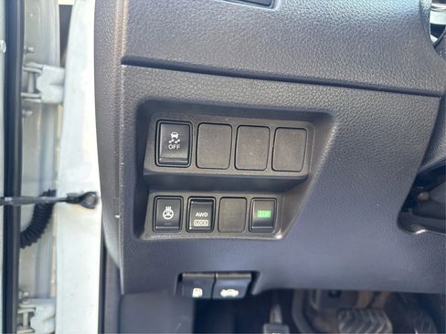 Used 2017 Nissan Rogue Sport SL image 21