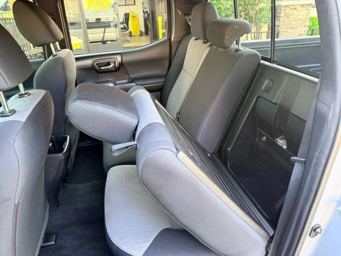 Used 2021 Toyota Tacoma TRD Sport w/ Technology Package RWD image 15