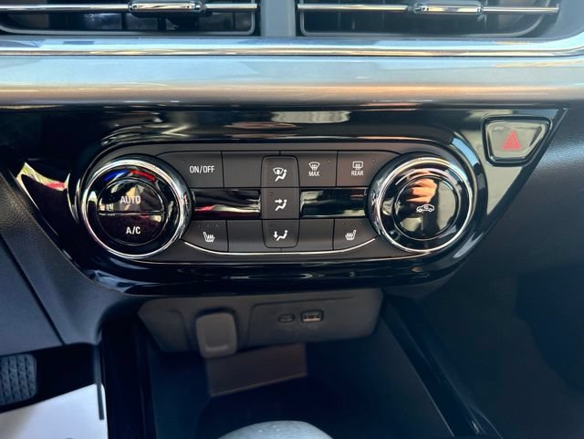 Used 2025 Chevrolet Trax LT w/ LT Convenience Package FWD image 27
