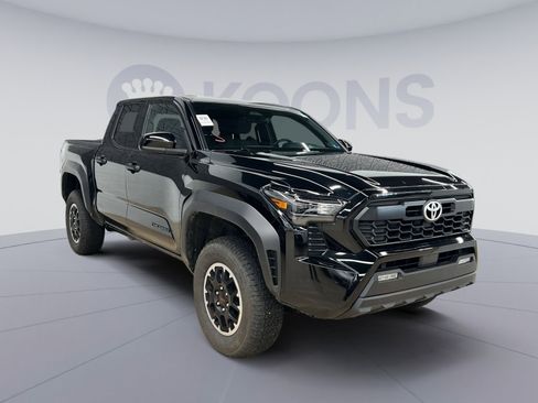 Used 2025 Toyota Tacoma TRD Off-Road image 5