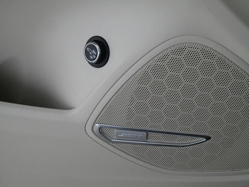 Used 2023 Buick Envision Avenir image 29