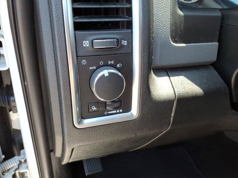 Used 2019 RAM 1500 Classic SLT AWD/4WD image 15