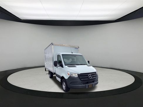Used 2024 Mercedes-Benz Sprinter 3500 image 2