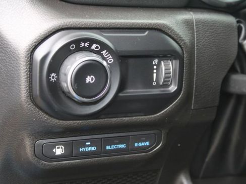 Used 2023 Jeep Wrangler Unlimited Sahara AWD/4WD image 13