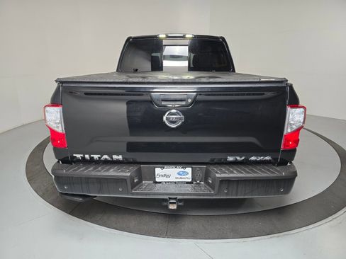 Used 2021 Nissan Titan SV w/ SV Convenience Package image 4