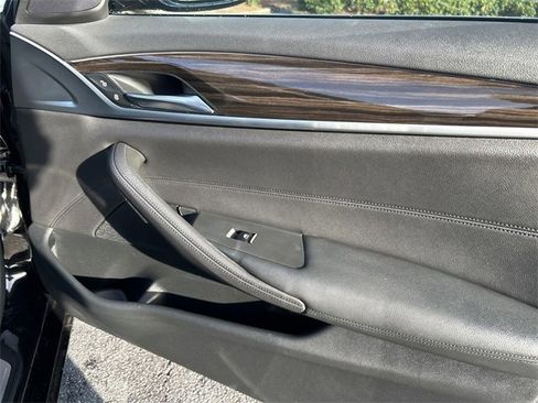 Used 2019 BMW 530e w/ Convenience Package image 17