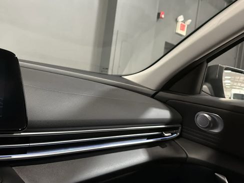 Used 2024 Hyundai Elantra SEL FWD image 18