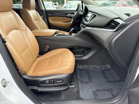 Used 2018 Buick Enclave Essence AWD/4WD image 25