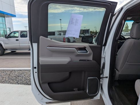 Certified 2022 Chevrolet Silverado 1500 LT w/ Convenience Package II AWD/4WD image 30