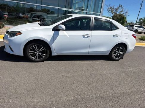 Used 2016 Toyota Corolla LE Premium FWD image 2