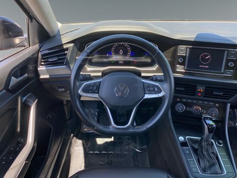Used 2024 Volkswagen Jetta SE FWD image 12
