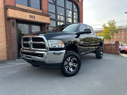 Used 2014 RAM 2500 Tradesman w/ Chrome Appearance Group AWD/4WD image 2