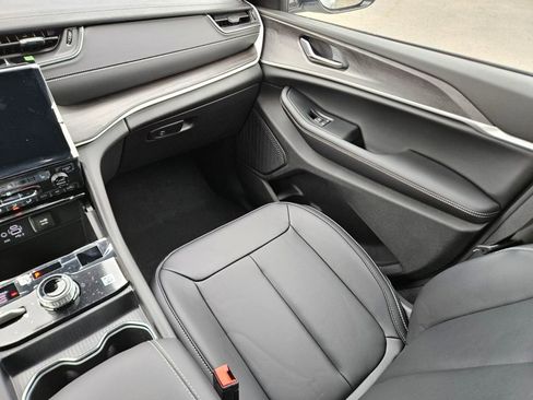 New 2025 Jeep Grand Cherokee Limited image 13