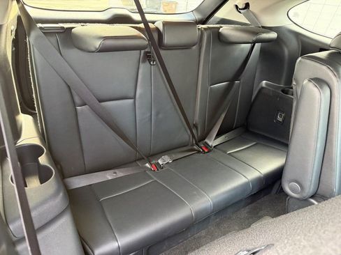 Used 2025 Toyota Highlander XLE image 11