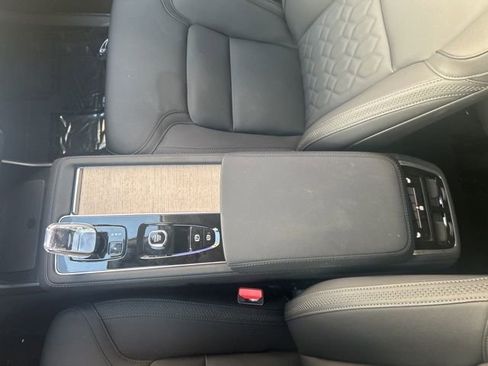 Used 2025 Volvo XC90 B6 Plus image 26