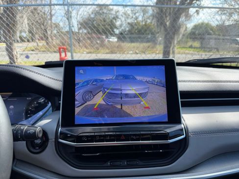 Used 2025 Jeep Compass Limited image 24