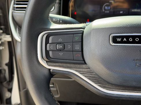 Used 2022 Jeep Wagoneer Series III w/ Flexible Seating Group AWD/4WD image 11