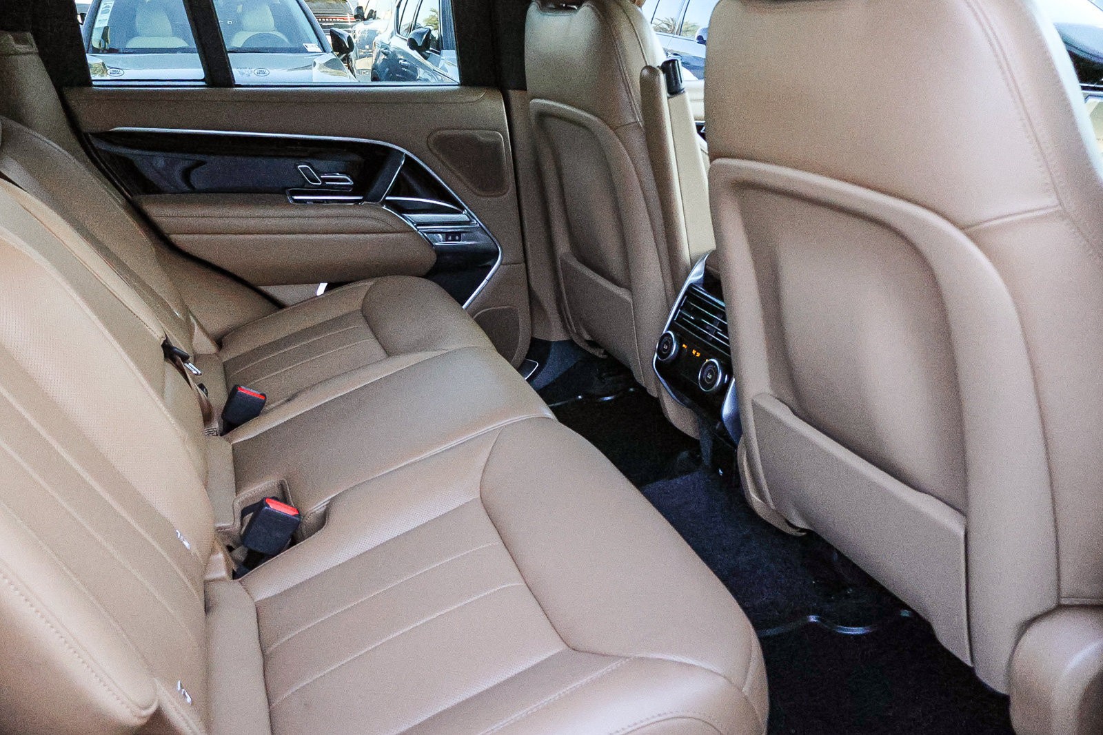 Certified 2025 Land Rover Range Rover SE AWD/4WD image 19