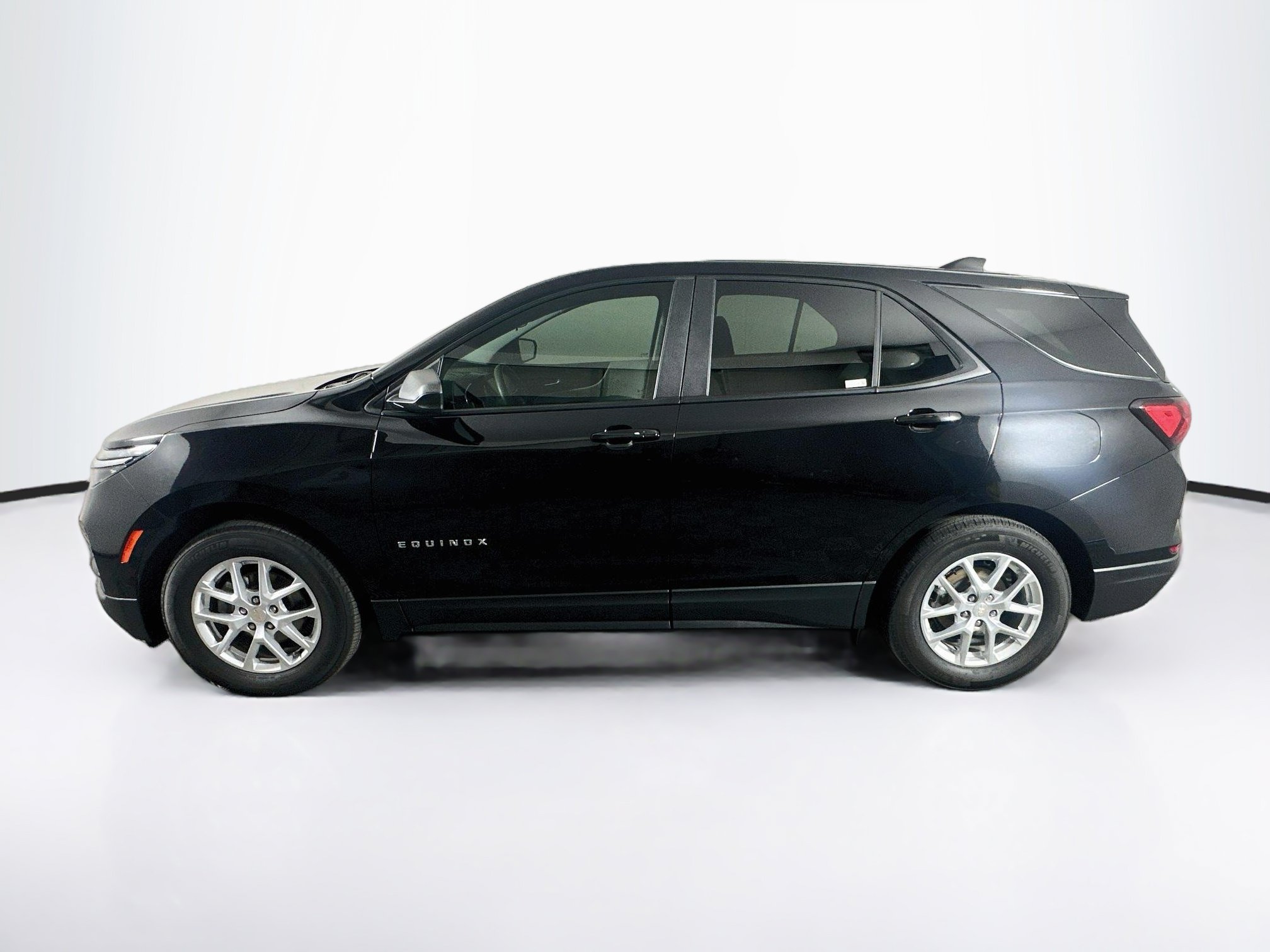 Used 2024 Chevrolet Equinox LS w/ LS Convenience Package FWD image 4