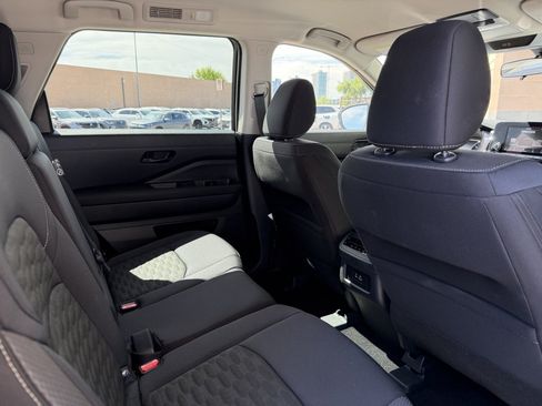 Used 2025 Nissan Pathfinder SV FWD image 36