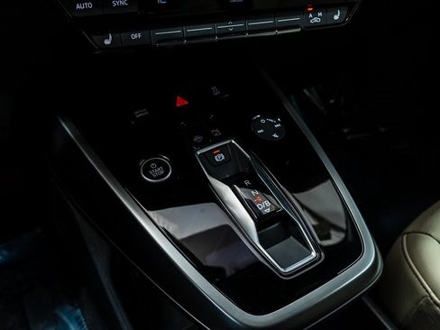 Used 2025 Audi Q4 e-tron Premium Plus w/ Premium Plus image 19