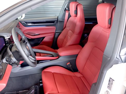 New 2026 Porsche Macan 4 Electric image 5