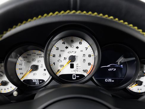 Used 2018 Porsche 911 GT3 RWD image 20