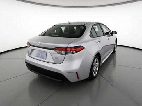 Used 2025 Toyota Corolla LE FWD image 9